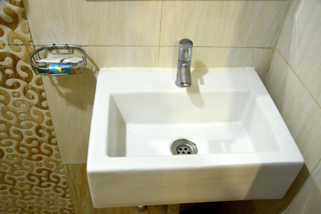 Hotel Galaxy Comforts Мумбаї Екстер'єр фото